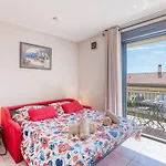 Renove Centre Lavandou Avec Terrasse - Fr-1-816-10