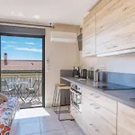 Renove Centre Lavandou Avec Terrasse - Fr-1-816-10